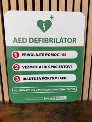 AED defibrilátor informačná tabuľa prvej pomoci 41x50 cm