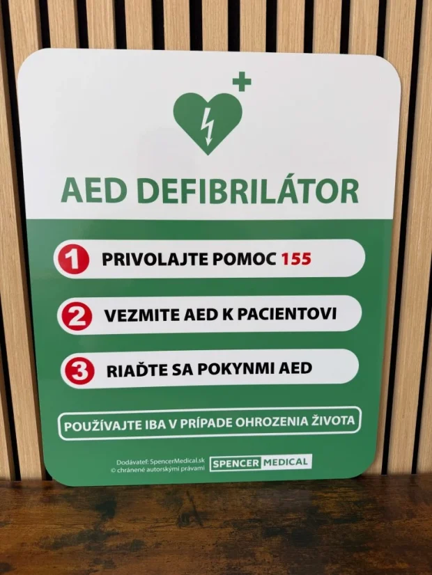 AED defibrilátor informačná tabuľa prvej pomoci 41x50 cm – pohľad 1