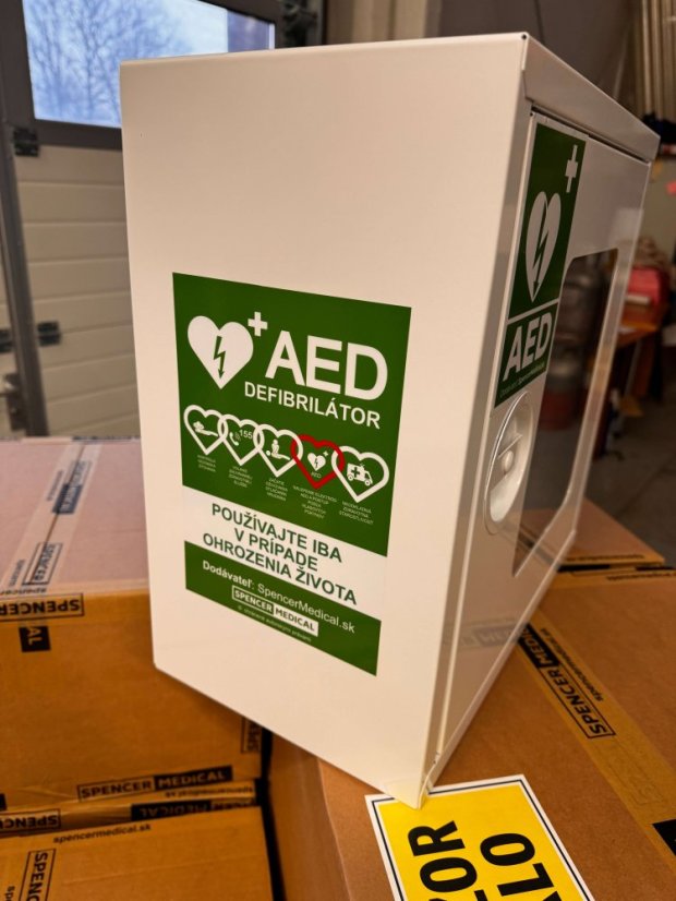 AED defibrilator skrina skrinka 2