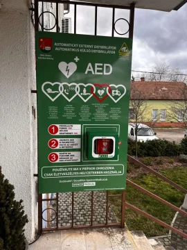 Dvojjazyčná informačná tabuľa prvej pomoci v Gbelciach: Ďalší krok k maximálnemu komfortu pre našich zákazníkov