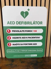 AED defibrilátor informačná tabuľa prvej pomoci 41x50 cm – pohľad 1