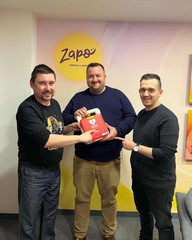 Odovzdanie AED defibrilátora CardioAid-1 zákazníkovi — referencia Spencer Medical