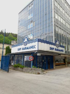 Bezpečnosť na pracovisku: SHP Harmanec zabezpečuje najmodernejší AED defibrilátor pre ochranu zamestnancov