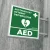 Svetelná obojstranná informačná tabuľa AED defibrilátor – pohľad 1