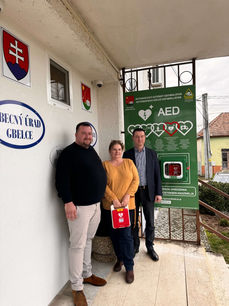 Dvojjazyčná informačná tabuľa prvej pomoci v Gbelciach: Ďalší krok k maximálnemu komfortu pre našich zákazníkov – fotografia 3
