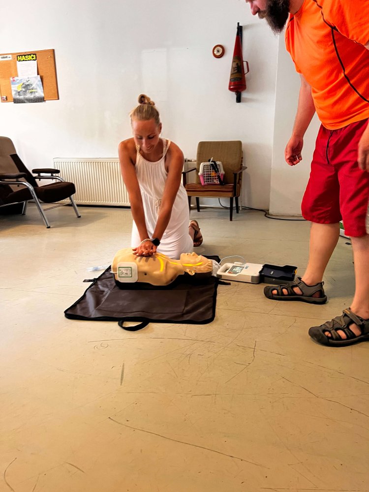 Bezpečnosť na pracovisku: SHP Harmanec zabezpečuje najmodernejší AED defibrilátor pre ochranu zamestnancov – fotografia 3