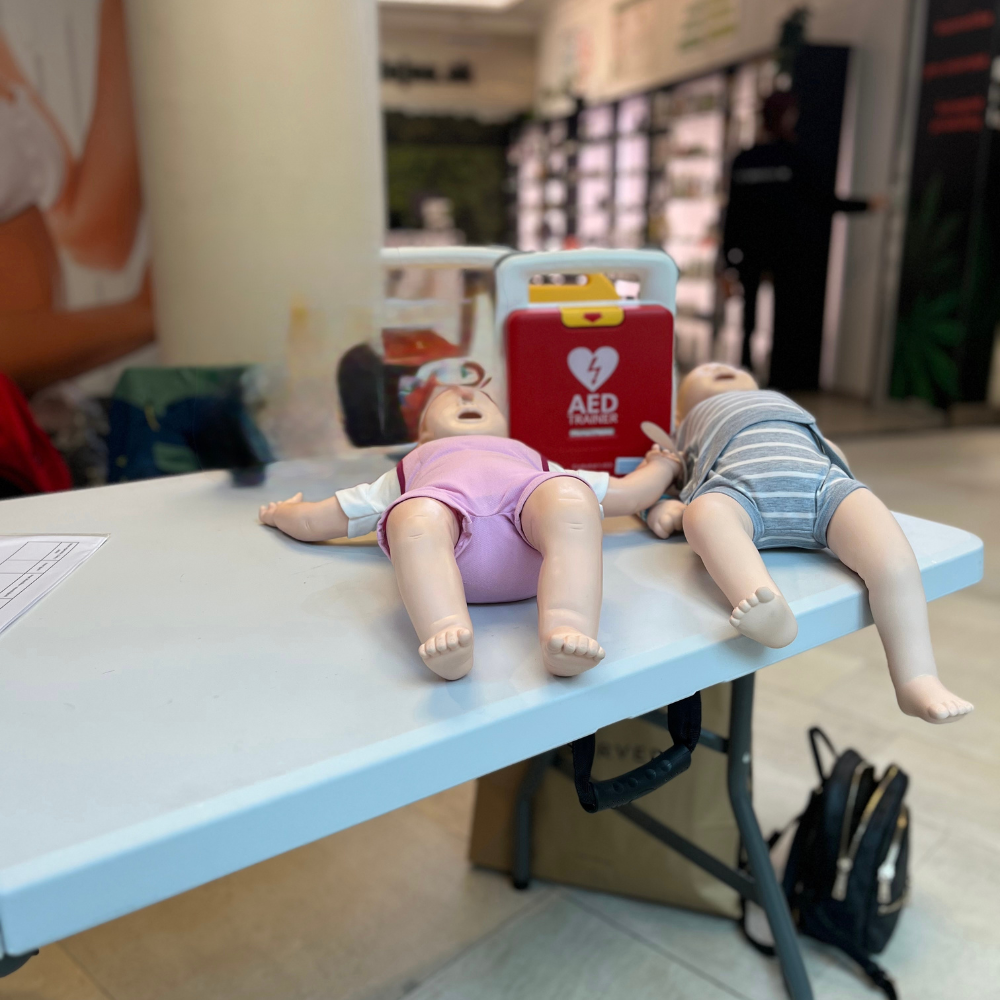 Žilina – ukážky použitia AED defibrilátora počas tréningu