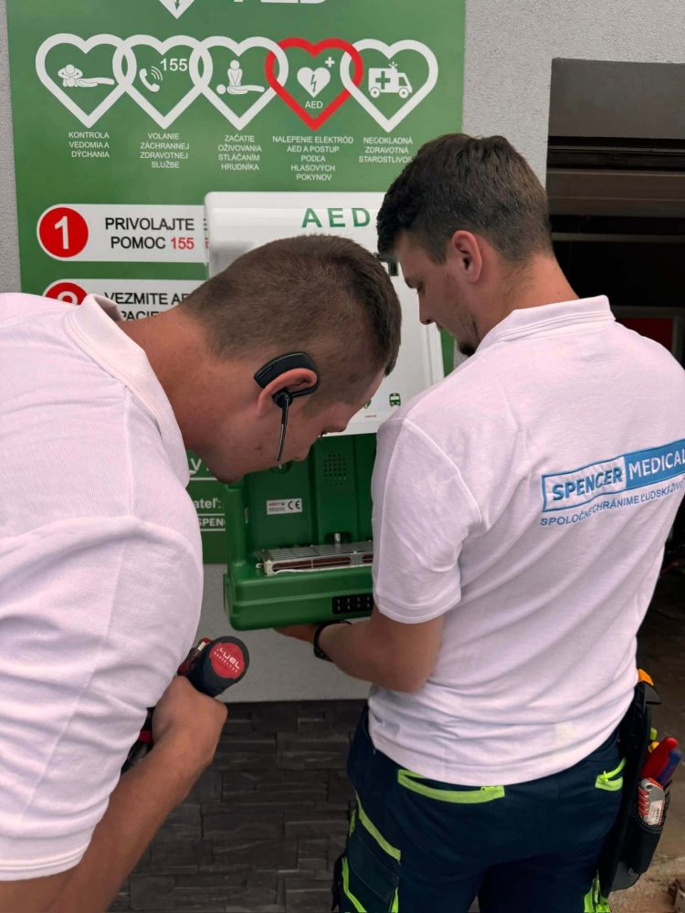 Kontrola a spustenie AED