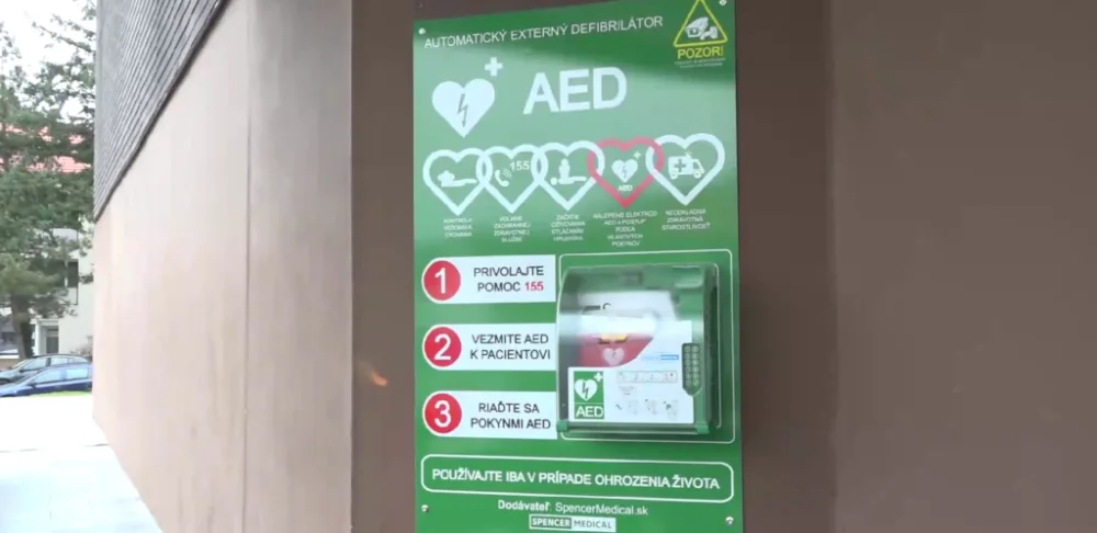 Nákupom piatich defibrilátorov sa investície mesta do oblastí záchrany životov nekončia a mesto už